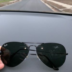 Black aviator raybans
